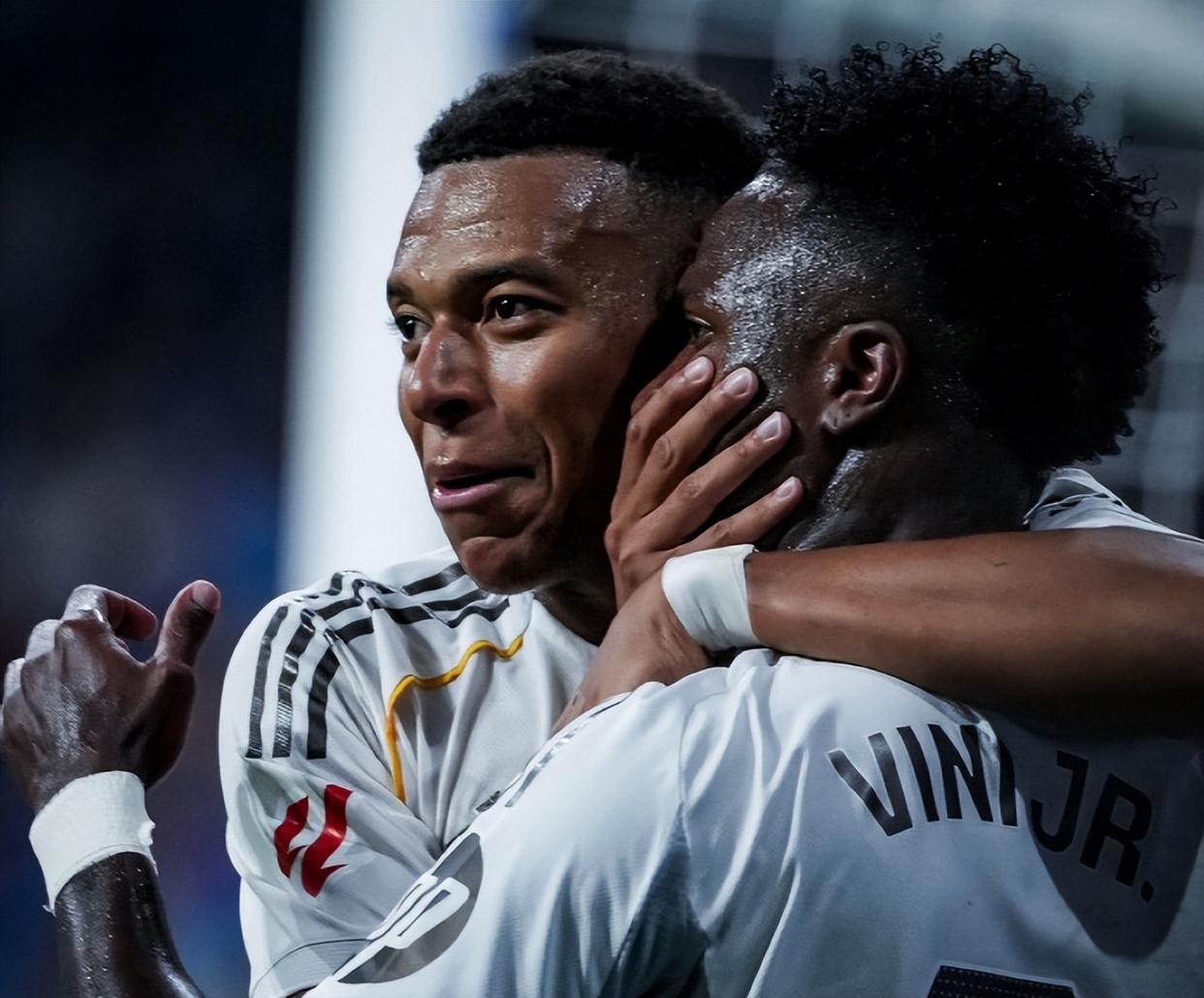 欧联窗口期攻防权衡国际比赛日尼斯调整名单以备足总杯，现场解说直呼：皇家马德里窗口期强势反弹 